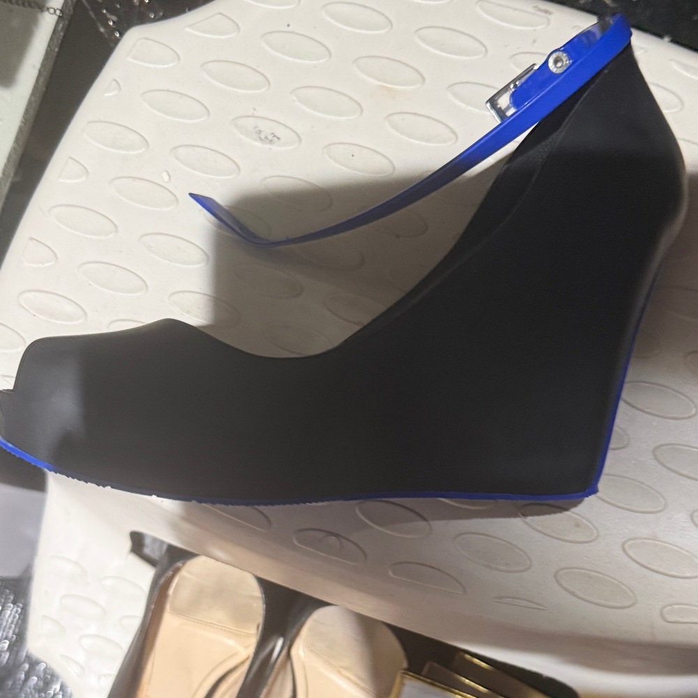 Elegant Black and Blue Wedge Sandals-NEW